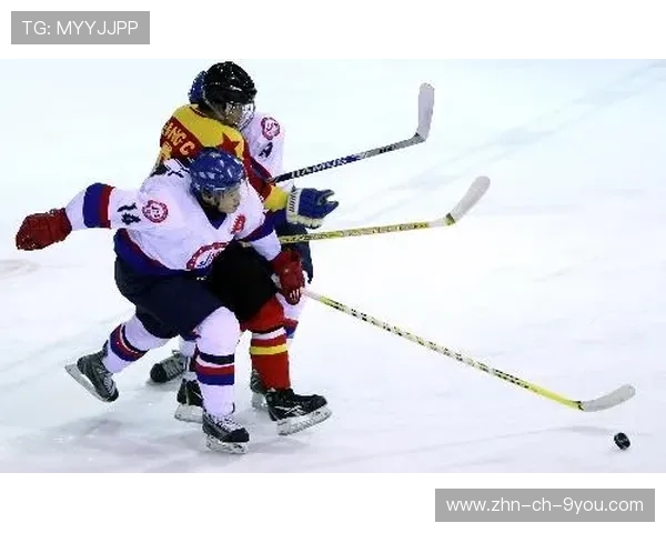 冰球球员拼抢精神成为赛场标配